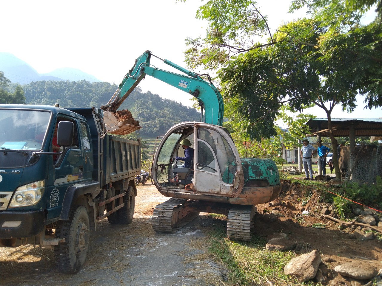 Giải tỏa hành lang đường để chỉnh trang trung tâm xã