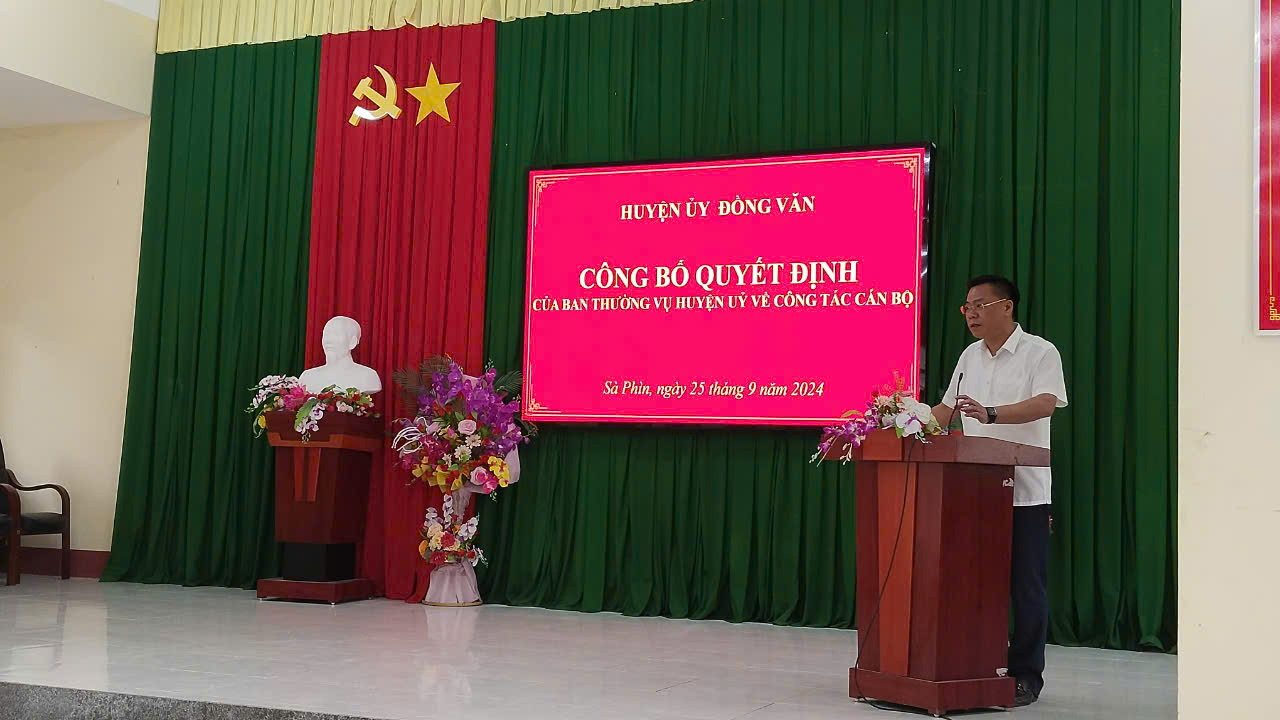 HUYỆN UỶ ĐỒNG VĂN CÔNG BỐ QUYẾT ĐỊNH VỀ CÔNG TÁC CÁN BỘ