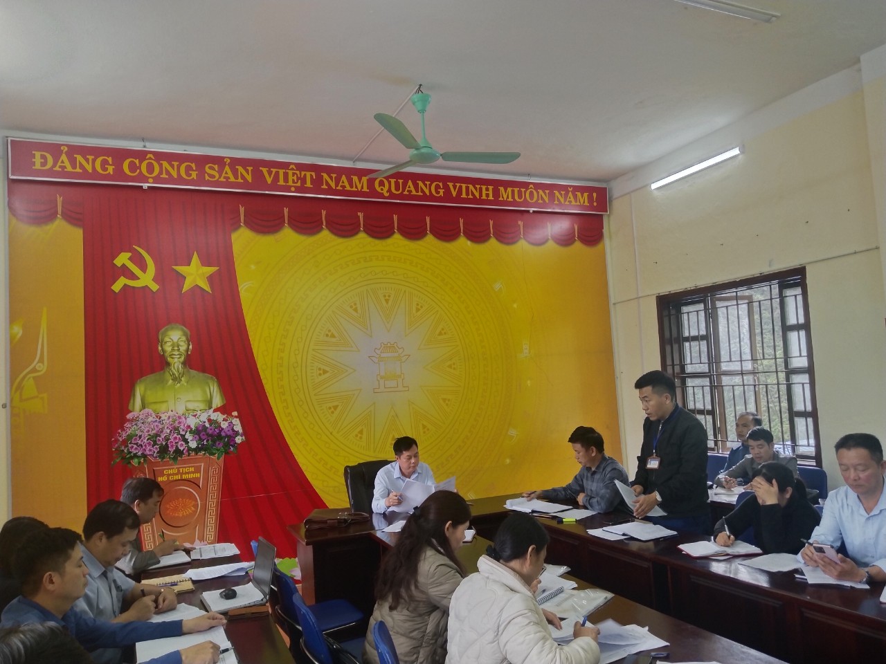 Đồng chí Phó Chủ tịch UBND huyện Đồng Văn, Phạm Đức Nam, đã tiến hành kiểm tra tình hình thực hiện các mục tiêu phát triển kinh tế - xã hội tại xã Sà Phìn