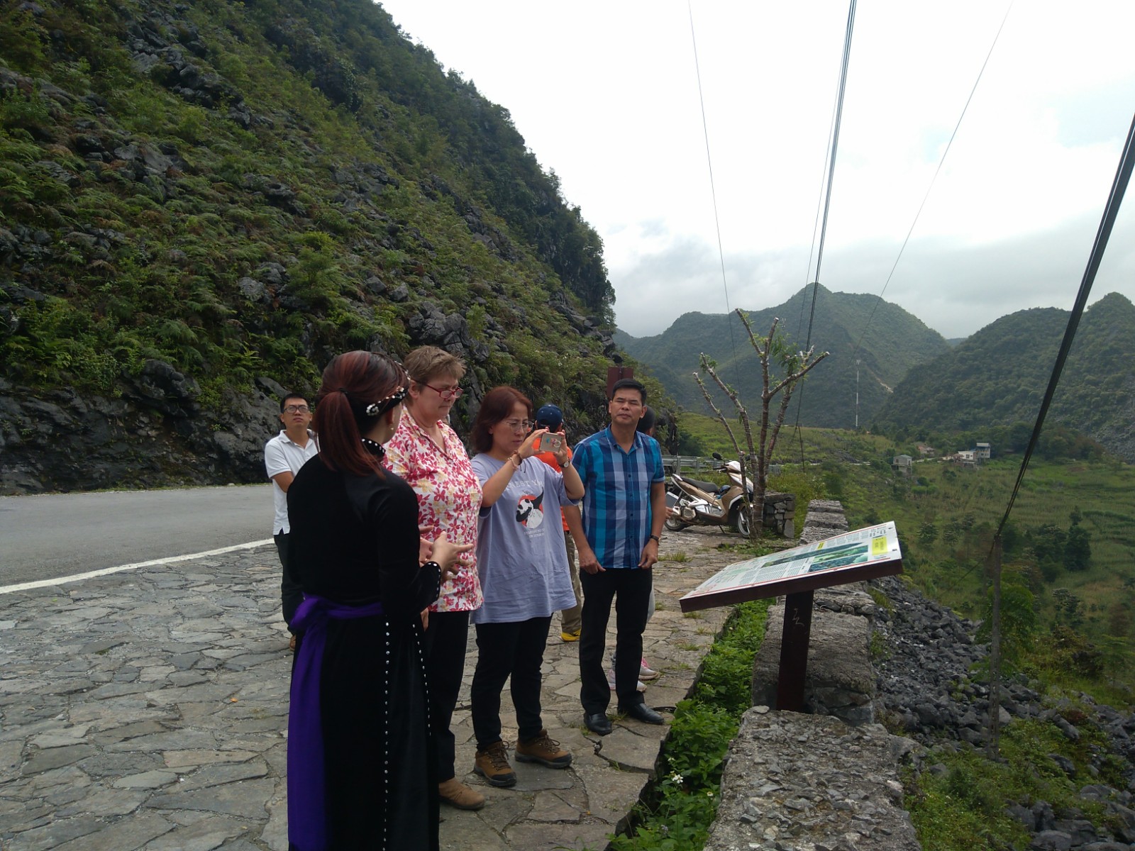 TÁI ĐÁNH GIÁ CÔNG VIÊN ĐỊA CHẤT TOÀN CẦU CAO NGUYÊN ĐÁ ĐỒNG VĂN