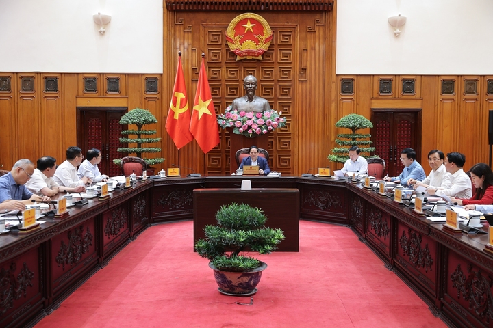 Thủ tướng Phạm Minh Chính chủ trì cuộc họp của Thường trực Chính phủ. Ảnh: VGP/Nhật Bắc