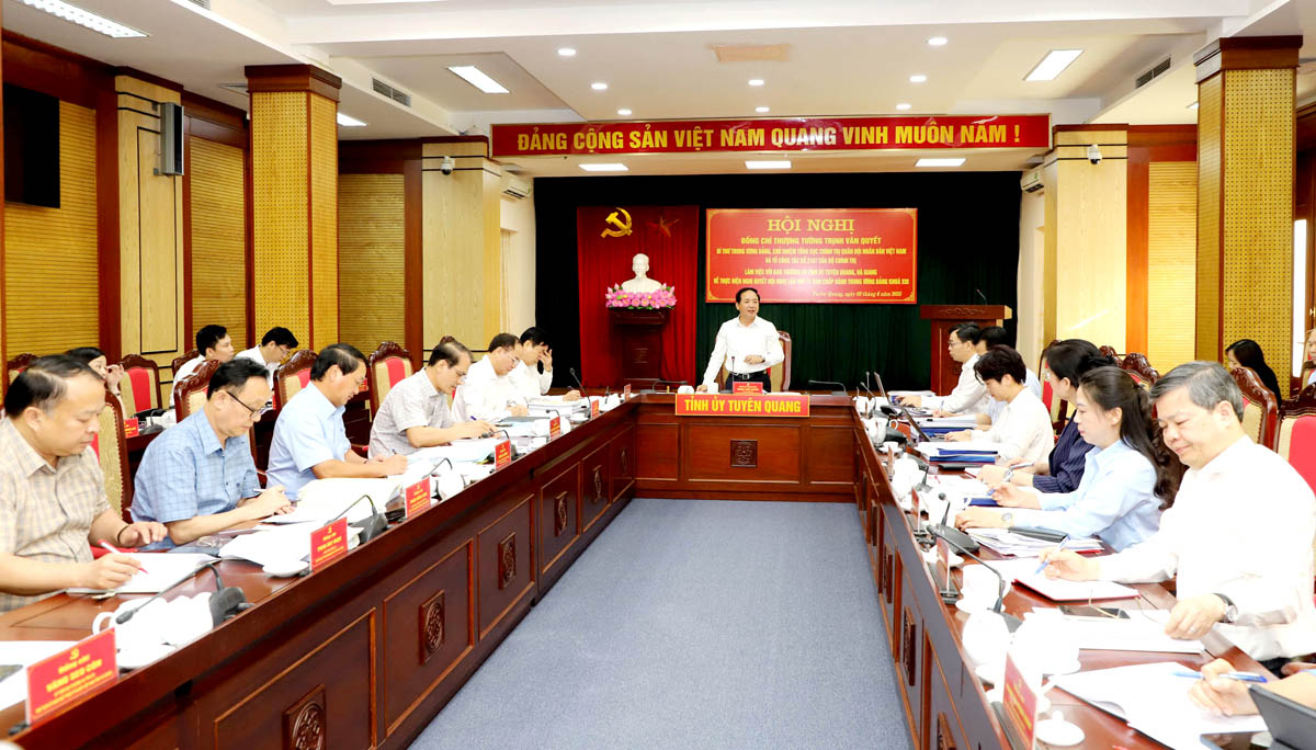 Bí thư Trung ương Đảng, Chủ nhiệm Tổng cục Chính trị Quân đội Nhân dân Việt Nam Trịnh Văn Quyết làm việc với Ban Thường vụ Tỉnh ủy Hà Giang và Tuyên Quang