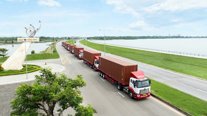 Đây là dòng xe có công suất lớn, trang bị hệ thống định vị giám sát hành trình