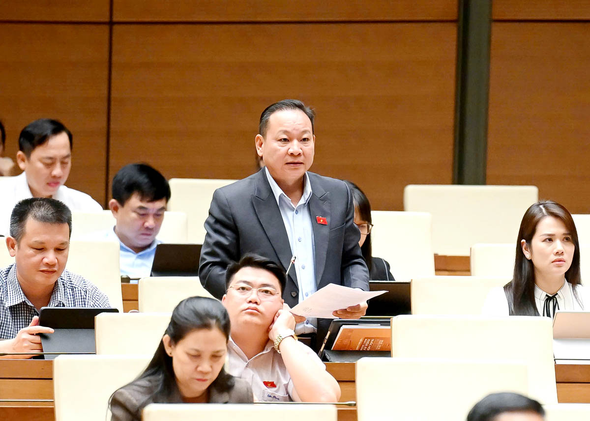 Đoàn ĐBQH Hà Giang chất vấn Bộ trưởng Bộ Giáo dục và Đào tạo