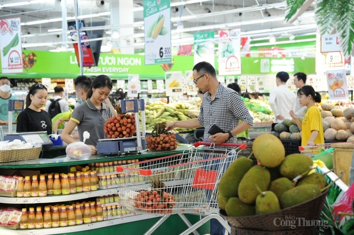 Doanh số bán lẻ thương mại điện tử tăng trưởng 20 - 30%/năm. Ảnh: Cấn Dũng