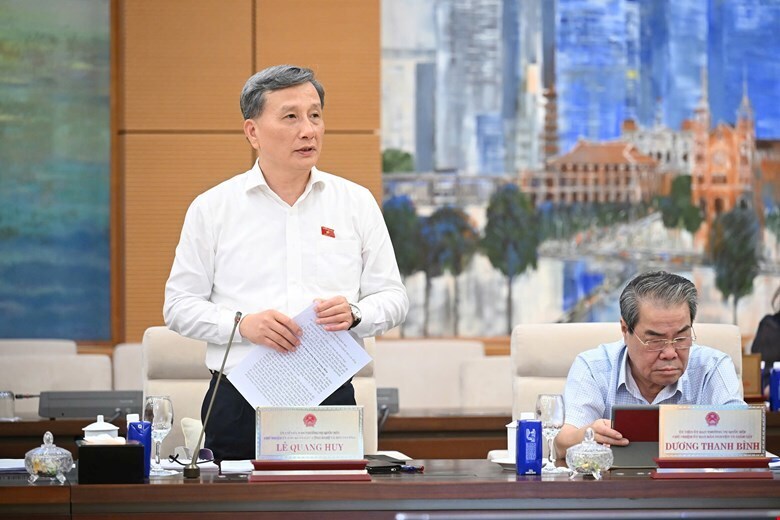 Tại phiên họp thứ 46, Ủy ban Thường vụ Quốc hội cho ý kiến vào báo cáo tiếp thu, giải trình, chỉnh lý dự thảo luật. Ảnh: Đức Nghĩa