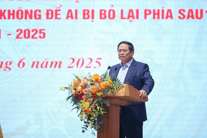 Thủ tướng Phạm Minh Chính phát biểu kết luận hội nghị - Ảnh: VGP/Nhật Bắc