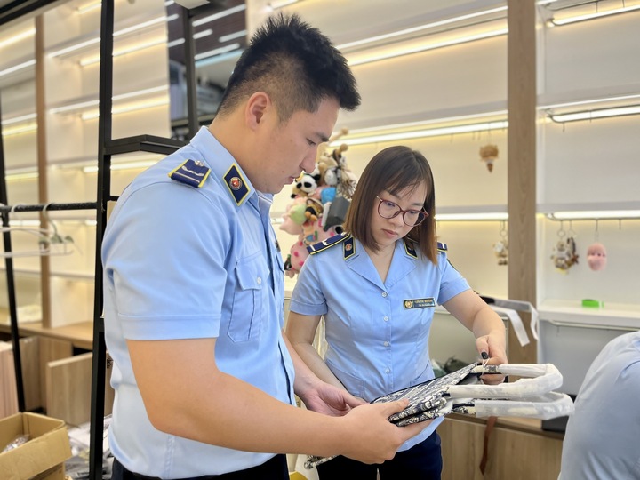 5 tháng năm 2025, lực lượng Quản lý thị trường trên cả nước đã phát hiện và xử lý 7.111 vụ vi phạm. Ảnh: Quyên Lưu