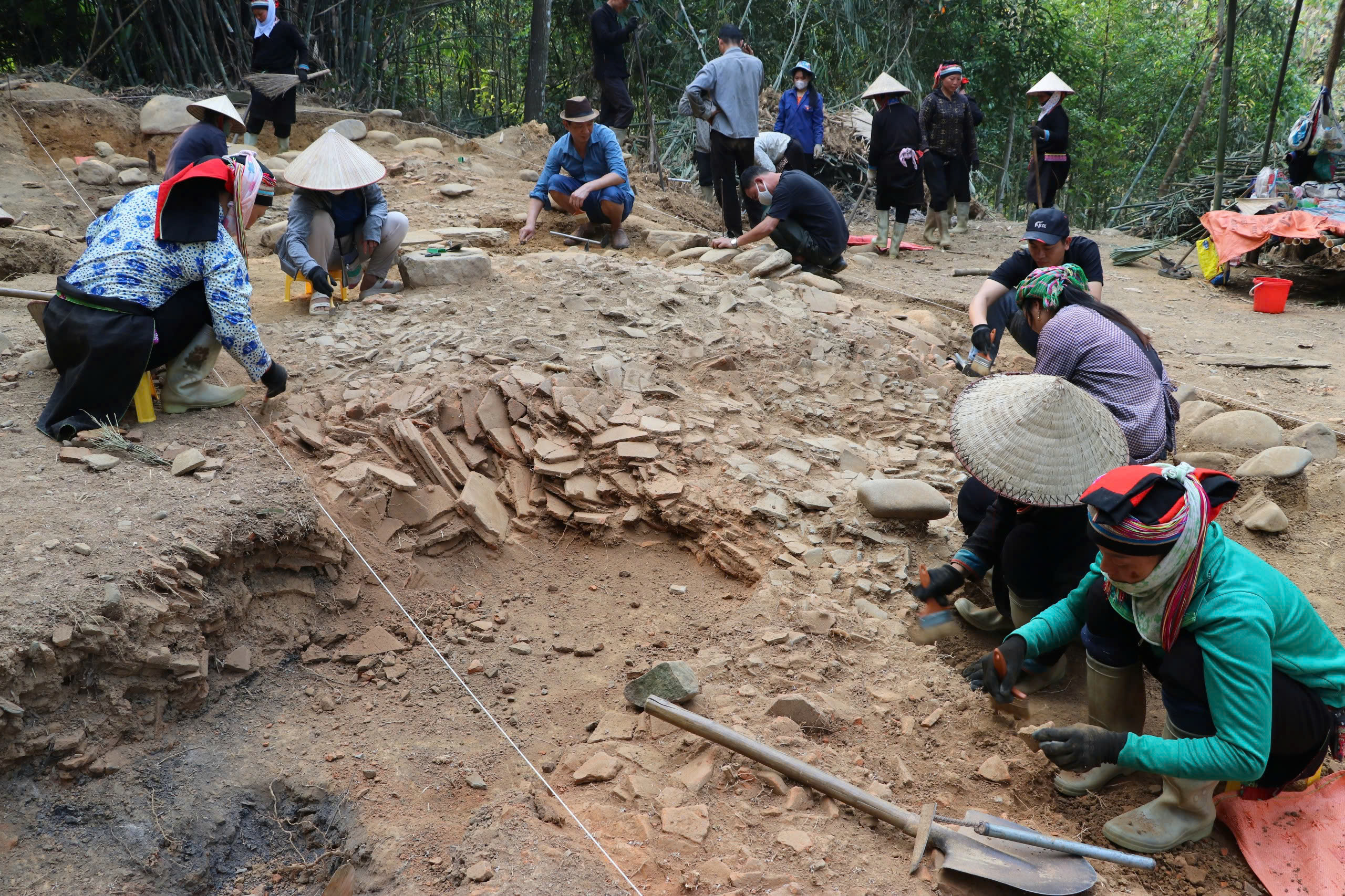 Khai quật khảo cổ nền chùa cũ (chùa Ba Tự) tại huyện Bắc Mê