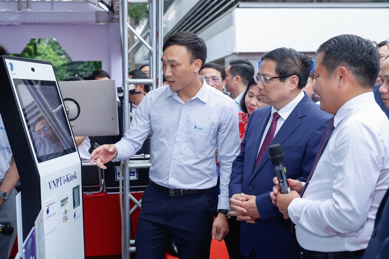 Thủ tướng: Khoa học công nghệ, đổi mới sáng tạo, chuyển đổi số không có giới hạn, biên giới, không phân biệt tuổi tác, giới tính, tôn giáo- Ảnh 7.