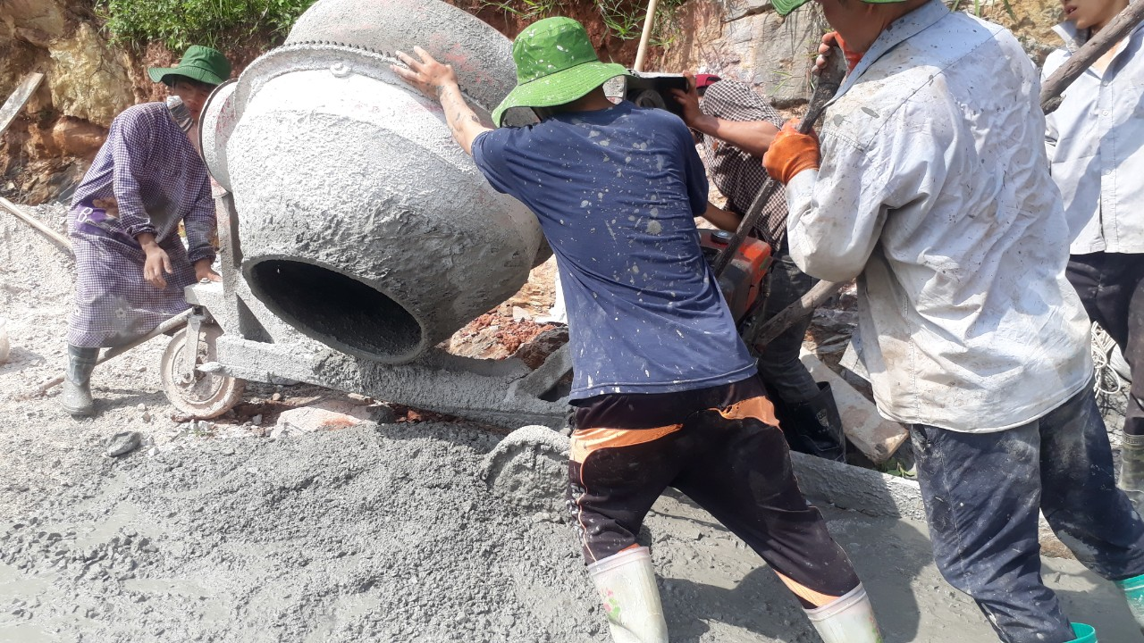 Thực hiện giám sát tuyến đường đi từ Tỉnh lộ 176 đi tổ 3 thôn Sủng Nhỉ A