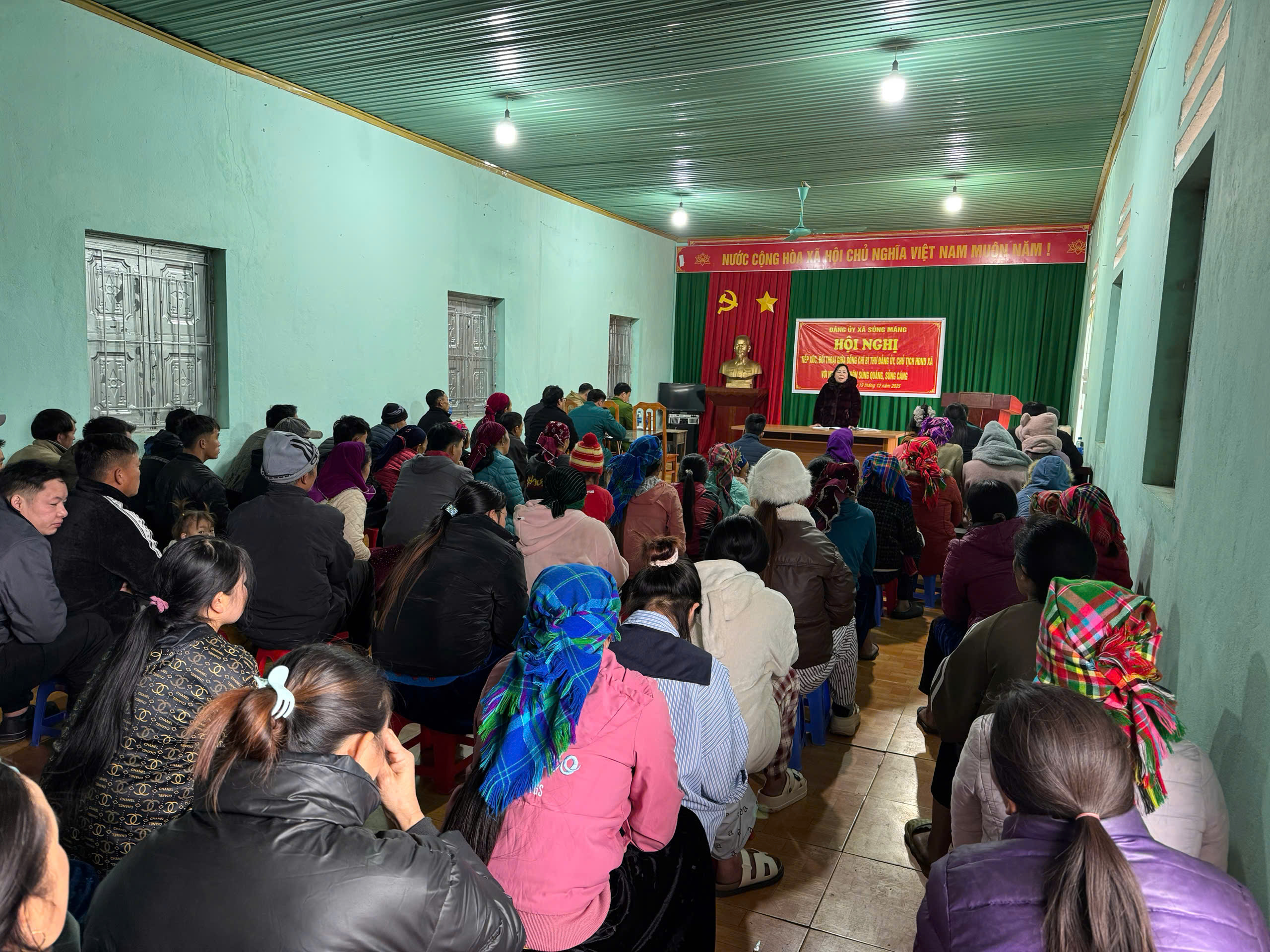 Hội nghị tiếp xúc, đối thoại giữa Bí thư Đảng ủy, Chủ tịch HĐND xã với nhân dân 2 thôn Sủng Cáng và Sủng Quáng