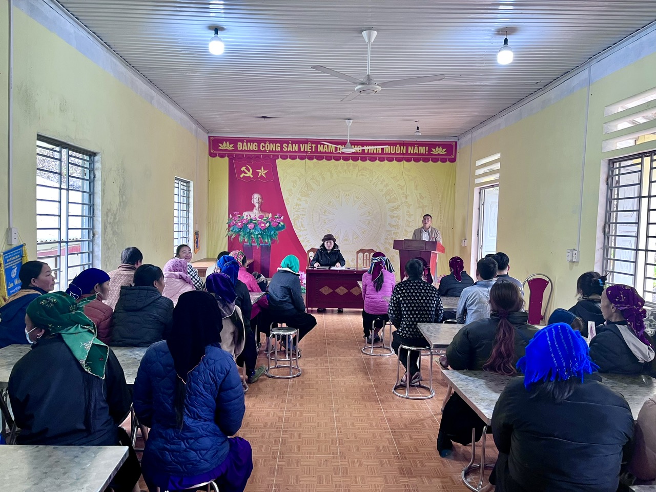 Tổ đại biểu số 1 HĐND xã khóa XX tiếp xúc cử tri tại thôn Sủng Nhỉ A