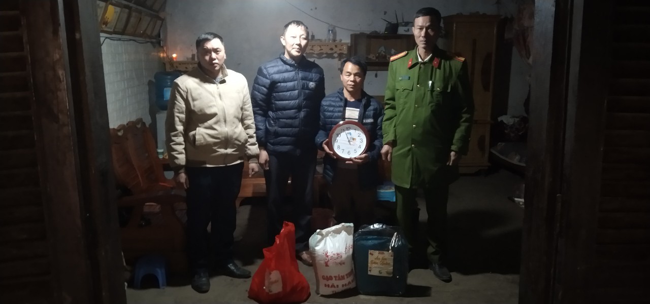 Gia đình Phàn Chí Kinh quay lại phong tục tập quán