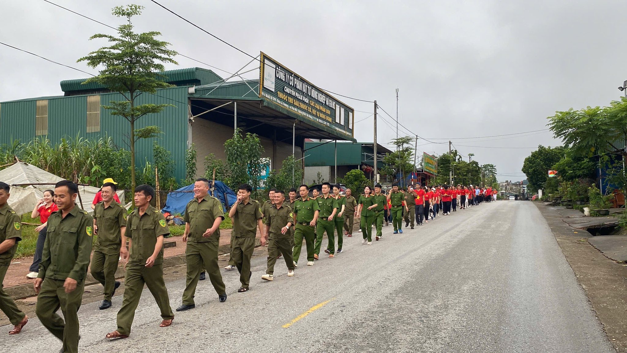 LỄ PHÁT ĐỘNG CHƯƠNG TRÌNH "CÙNG VIỆT NAM TIẾN BƯỚC"