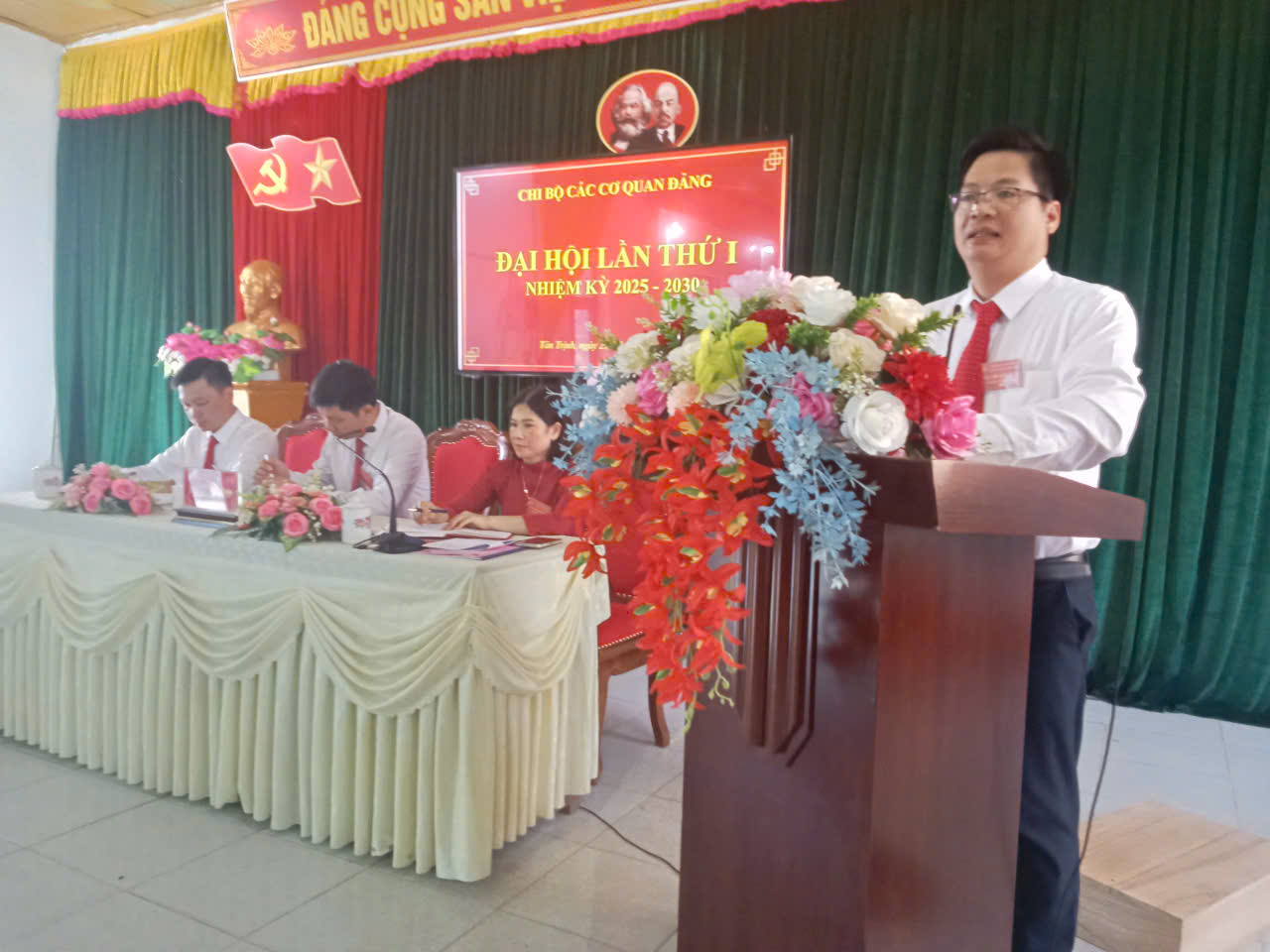 Chi bộ các cơ quan Đảng xã Tân Trịnh tổ chức thành công Đại hội chi bộ lần thứ I, nhiệm kỳ 2025-2030