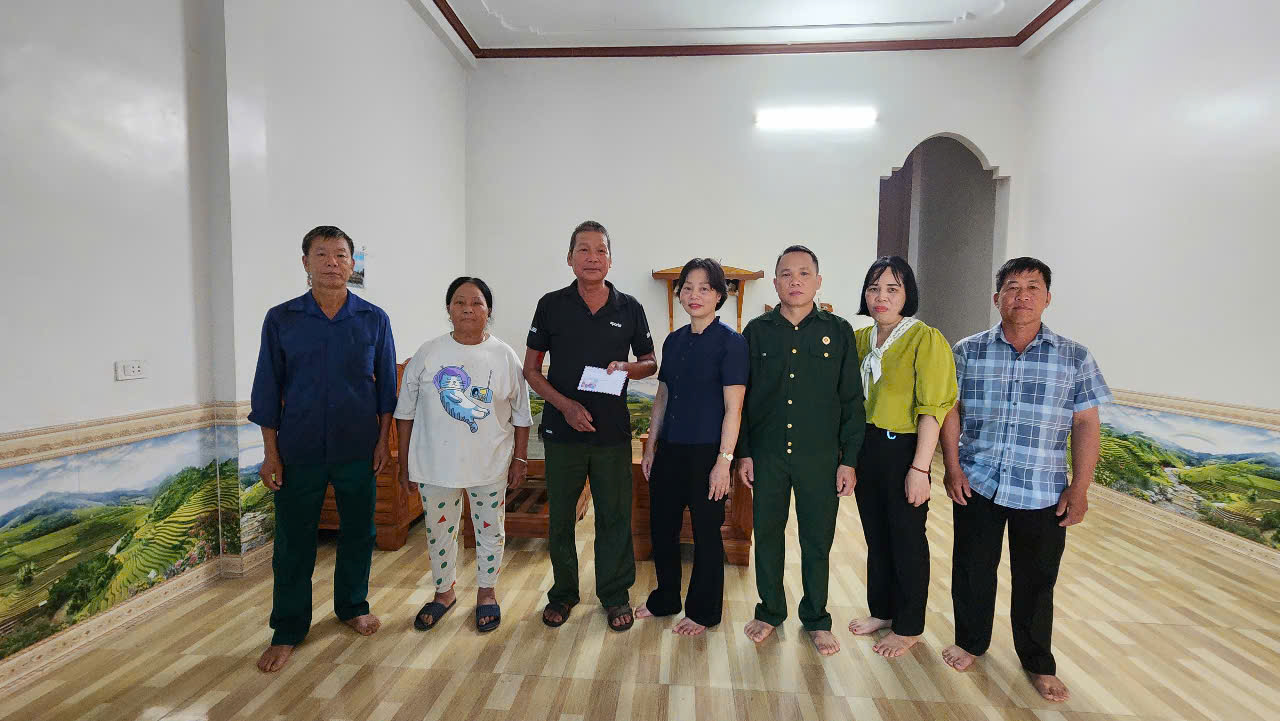 LÃNH ĐẠO XÃ TÂN TRỊNH THĂM, TẶNG QUÀ CÁC GIA ĐÌNH CHÍNH SÁCH NHÂN DỊP 78 NĂM NGÀY THƯƠNG BINH - LIỆT SĨ (27/7/1947 - 27/7/2025)