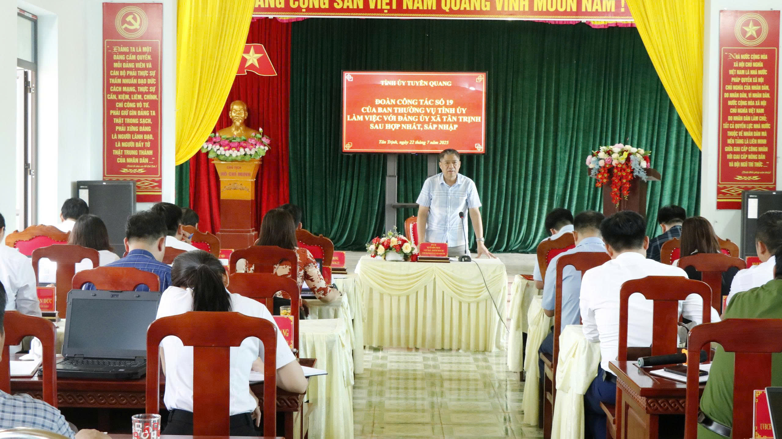 Đoàn công tác số 19 của Ban Thường vụ Tỉnh ủy Tuyên Quang làm việc với xã Tân Trịnh