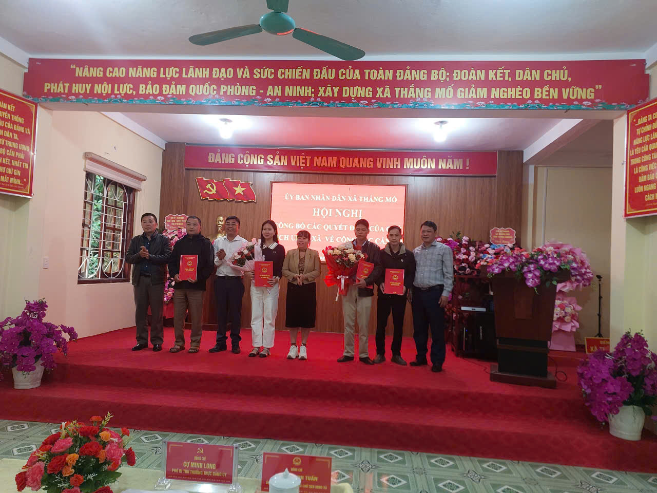 Ủy ban nhân dân xã Thắng Mố tổ chức công bố các quyết định về công tác cán bộ./.