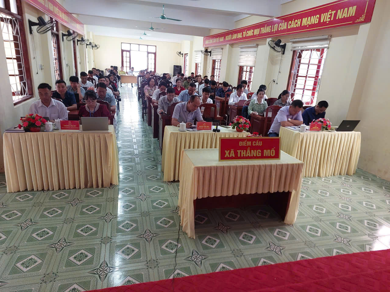 Xã Thắng Mố tổ chức dự Hội nghị trực tuyến quán triệt và triển khai các Nghị quyết của Bộ Chính trị.