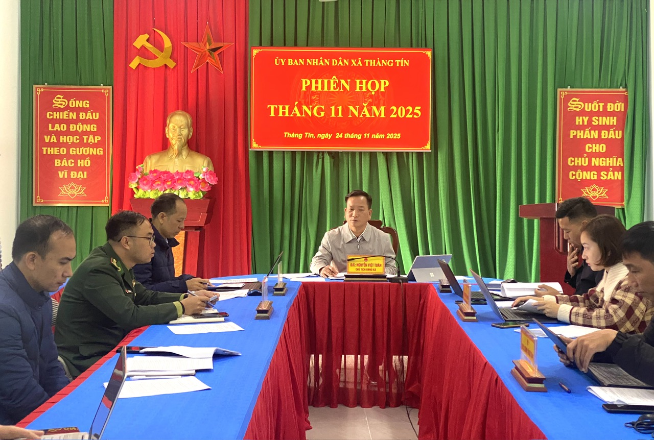 UBND XÃ THÀNG TÍN TỔ CHỨC HỌP THÀNH VIÊN UBND XÃ THÁNG 11 NĂM 2025