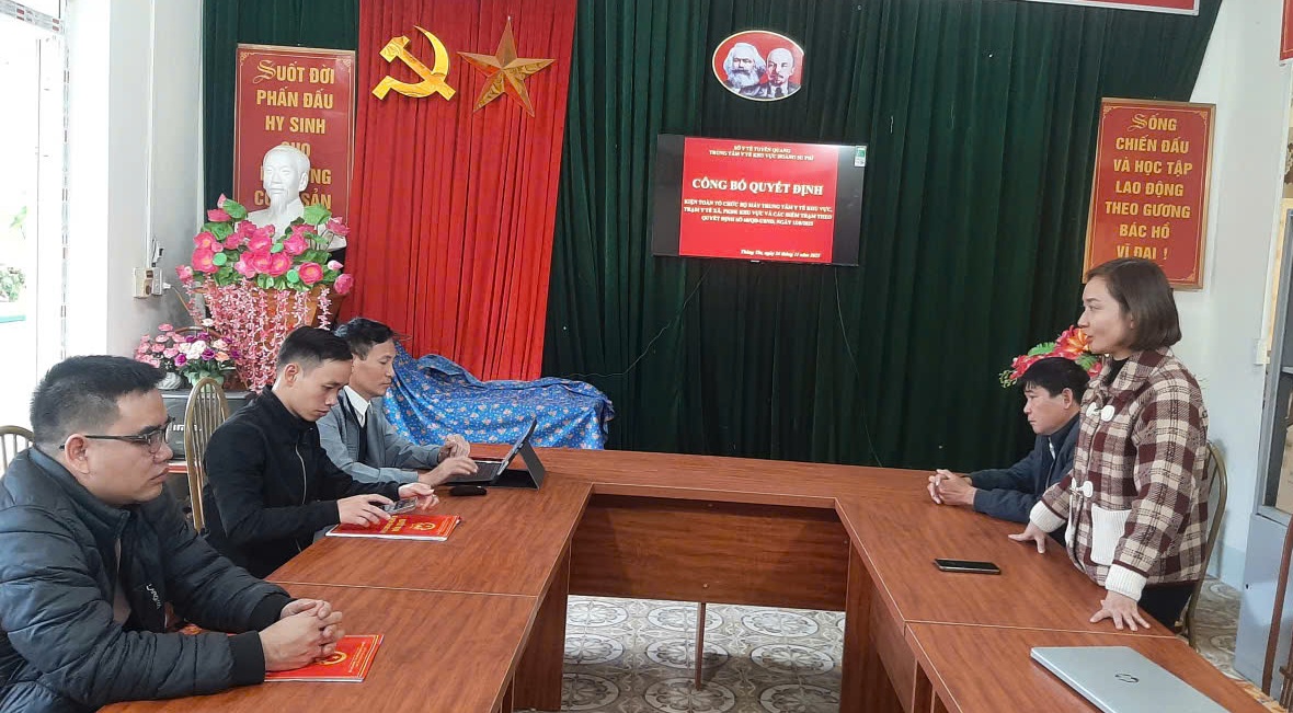 Lễ công bố Quyết định giao phụ trách quản lý Trạm Y tế xã Thàng Tín