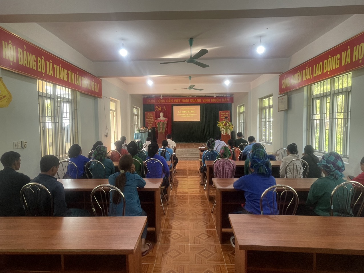 Xã Thàng Tín khai giảng Lớp xóa mù chữ giai đoạn I năm học 2024 - 2025