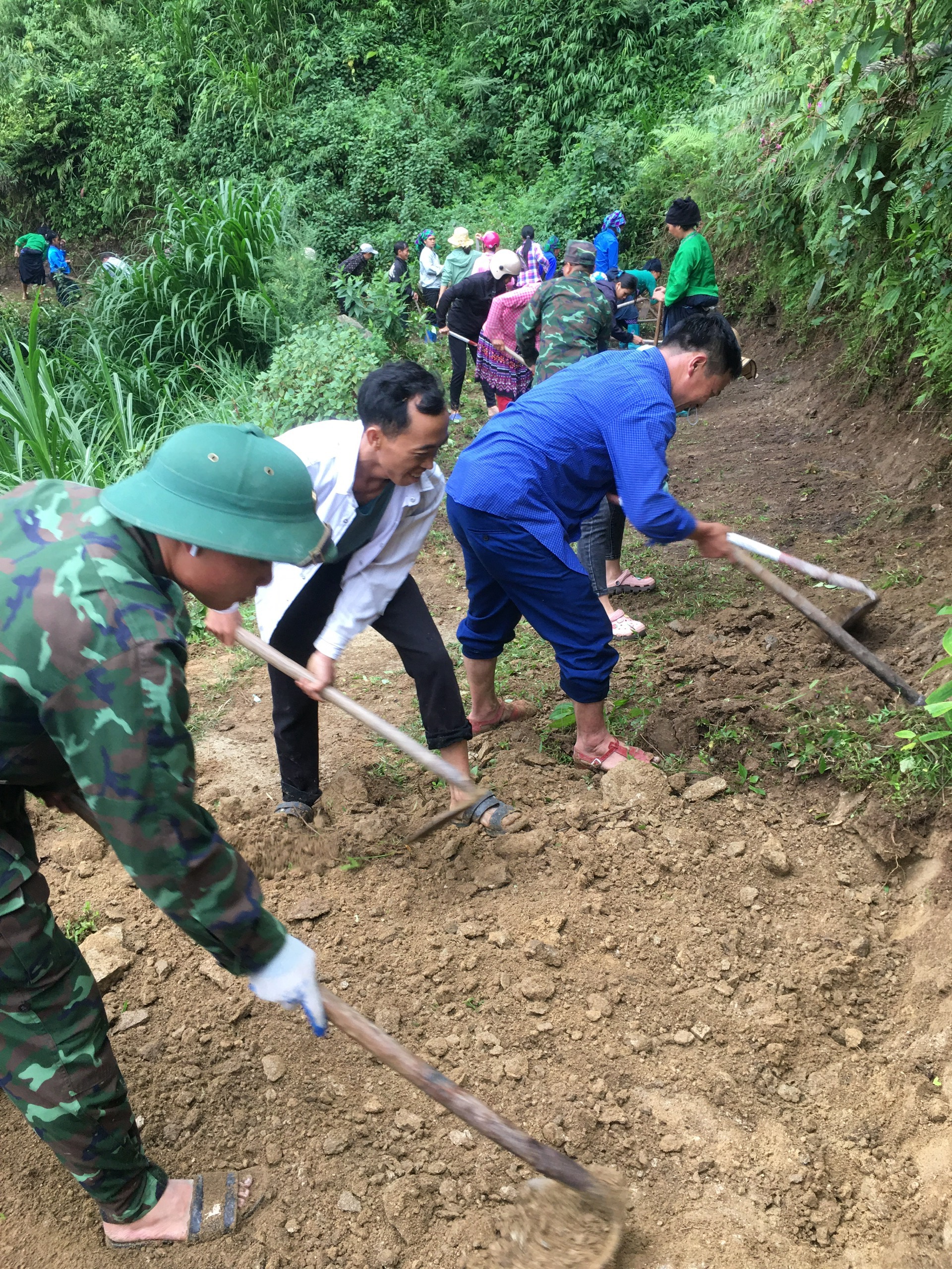 Xã Thàng Tín phát động "Ngày thứ 7 hướng về Nông thôn mới"