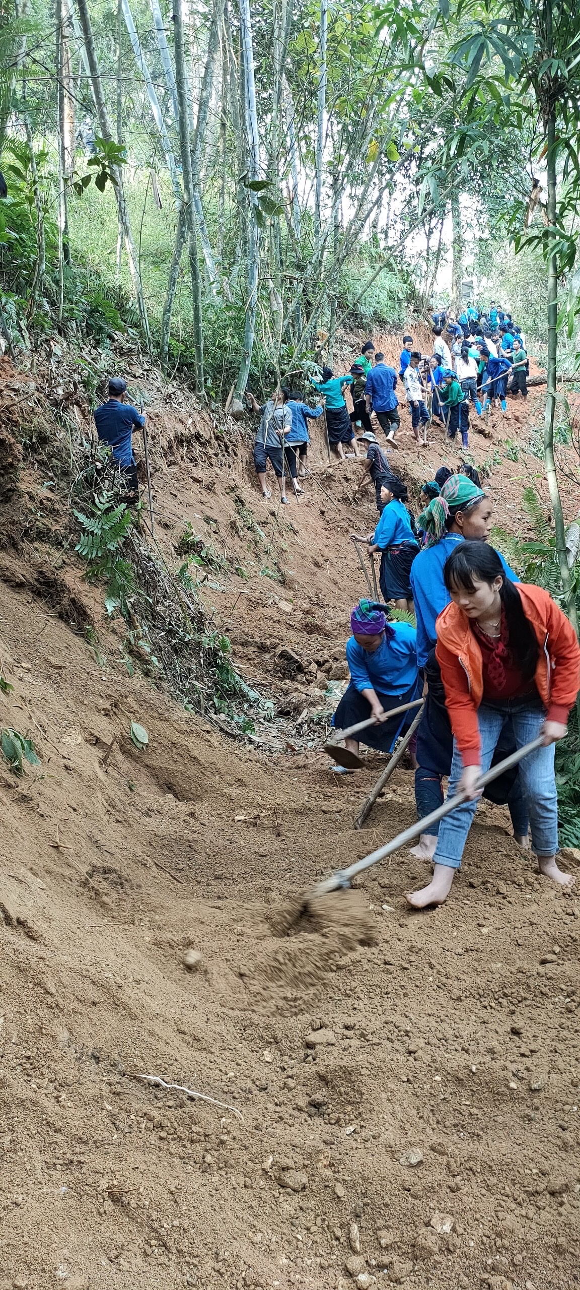 Xã Thàng Tín thực hiện phong trào Ngày nghỉ hướng về nông thôn mới