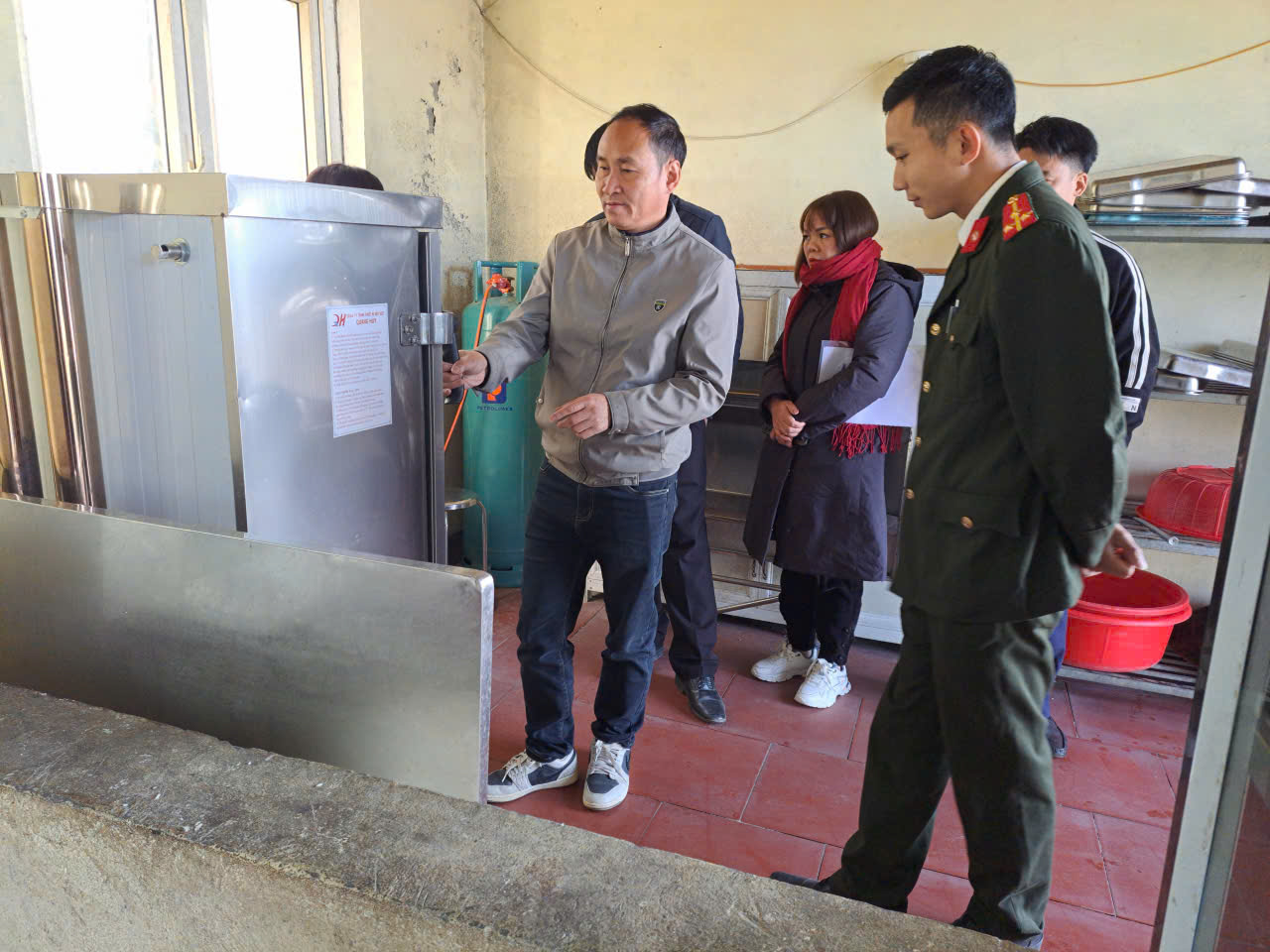 XÃ THÀNG TÍN TĂNG CƯỜNG KIỂM TRA AN TOÀN THỰC PHẨM TẠI CÁC BẾP ĂN TẬP THỂ NĂM 2025