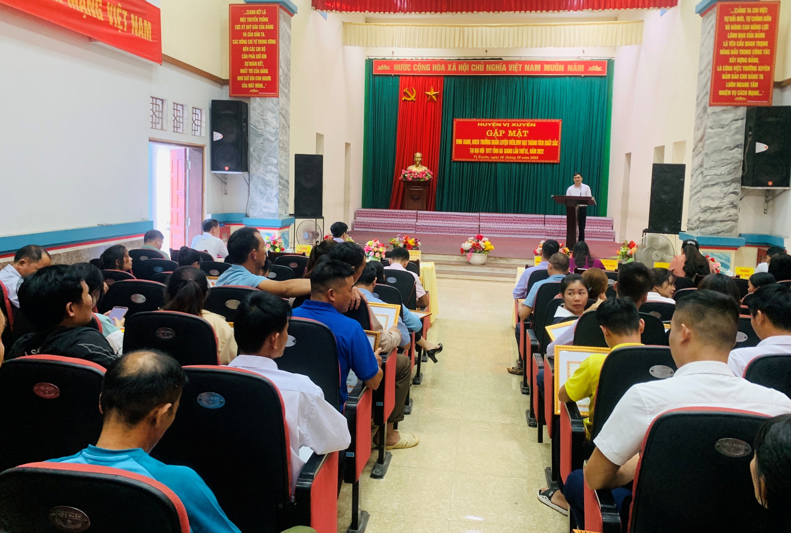 Gặp mặt, vinh danh, khen thưởng huấn luyện viên, vận động viên đạt thành tích xuất sắc tại Đại hội thể dục thể thao