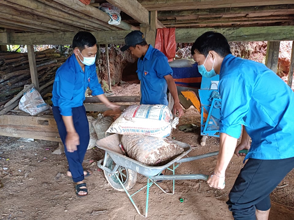 Ngày cao điểm " Tình nguyện chung tay xây dựng nông thôn mới"