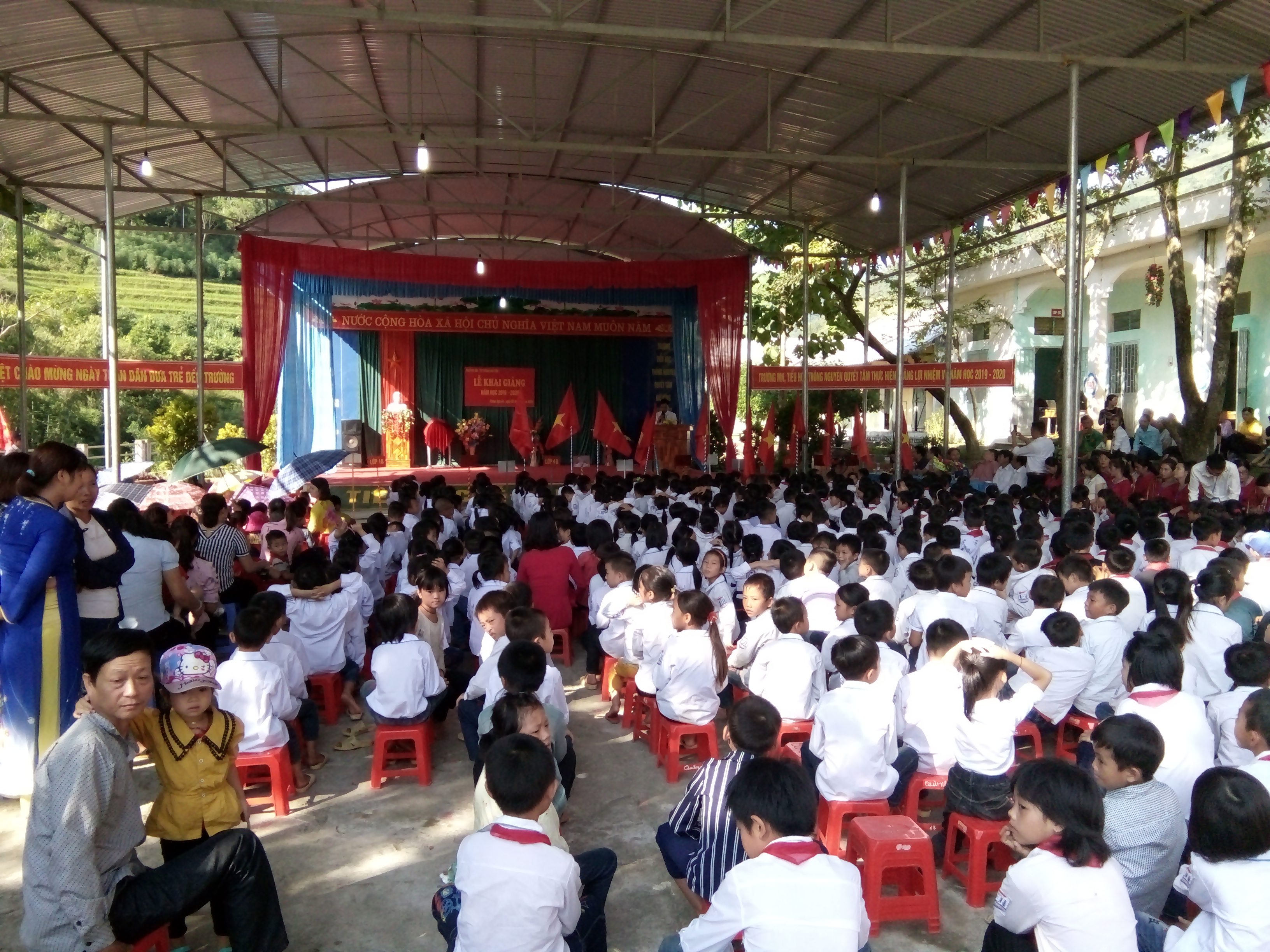 Liên trường Tiểu học - Mầm non Thông Nguyên, huyện Hoàng Su Phì, tỉnh Hà Giang long trọng tổ chức buổi Lễ khai giảng năm học mới 2019- 2020.