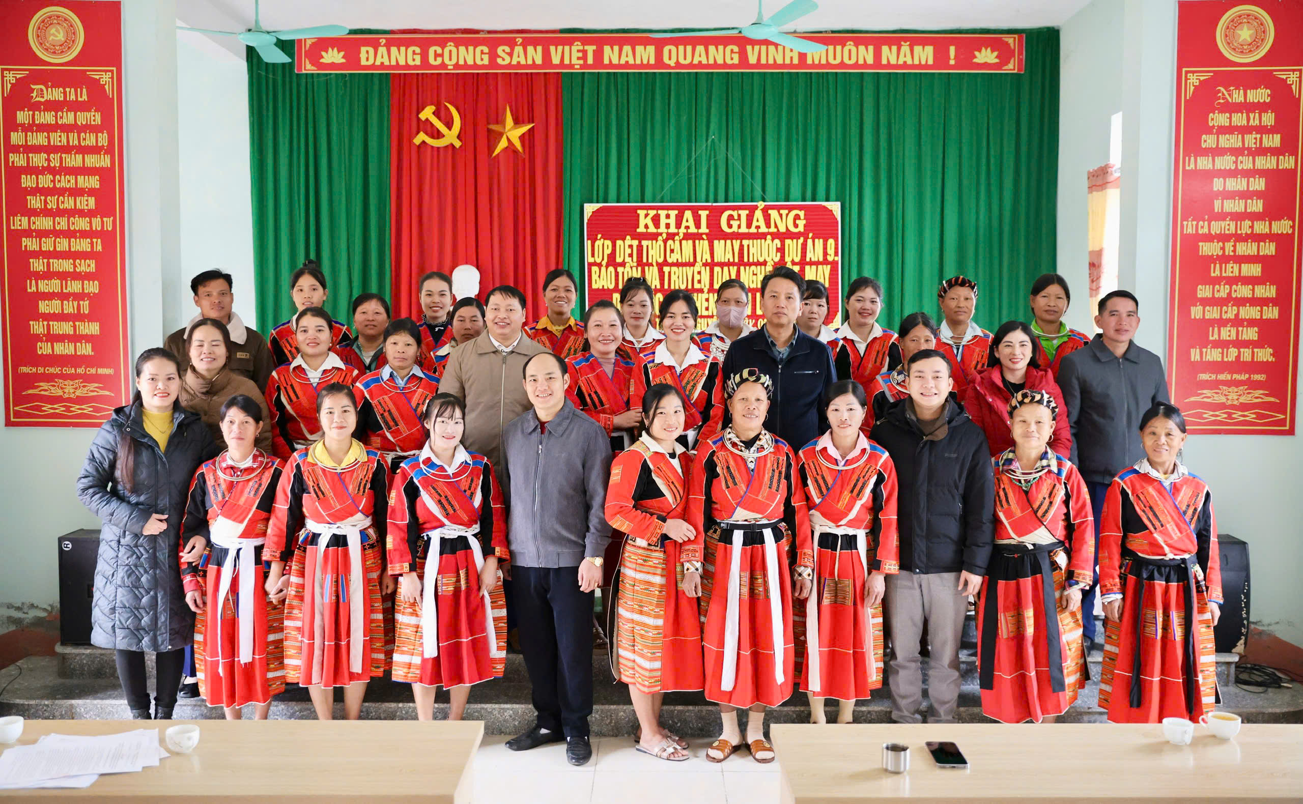 Khai giảng lớp dạy nghề dệt, may thổ cẩm dân tộc Pà Thẻn