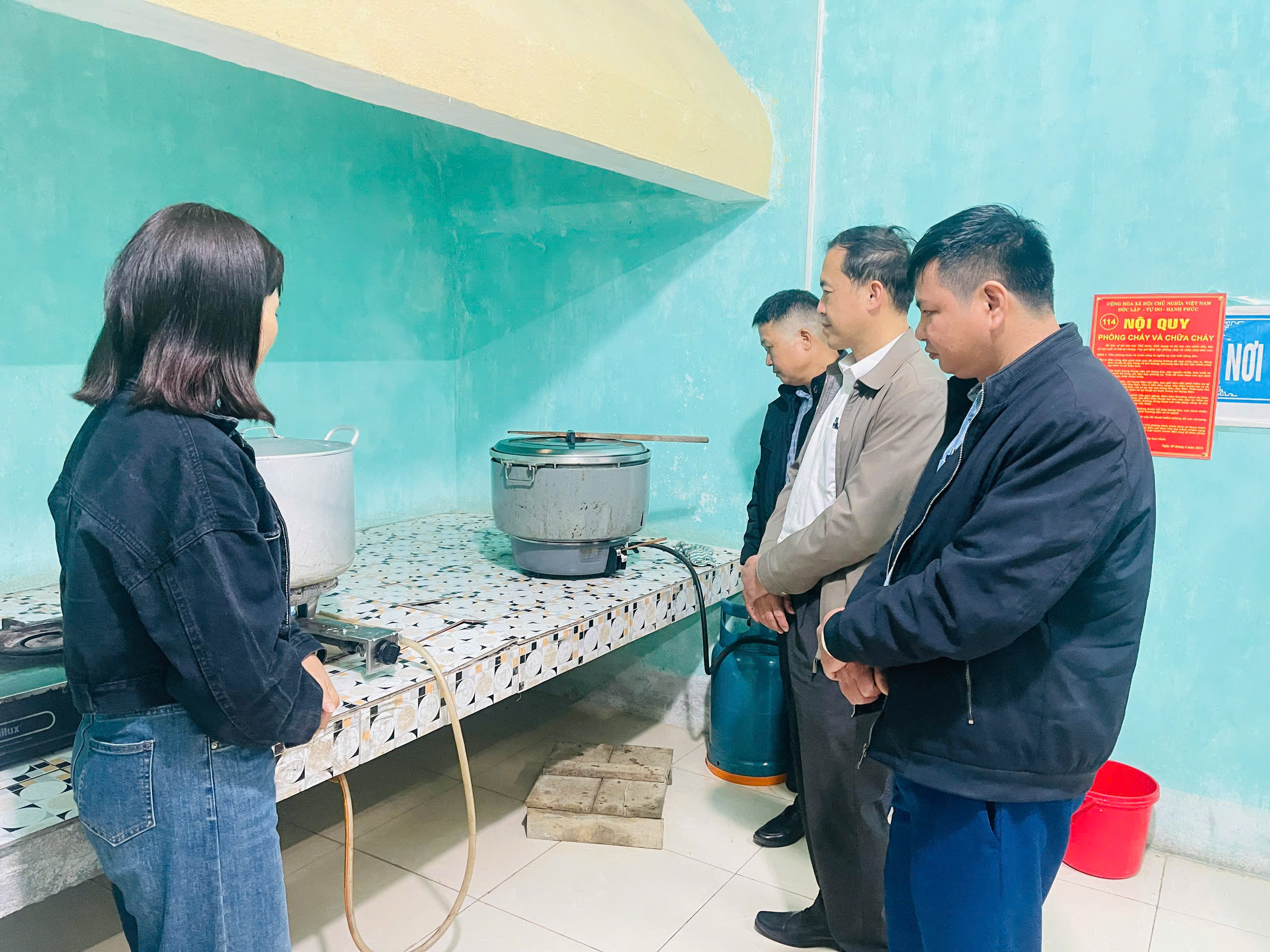 Đoàn giám sát chuyên đề giám sát công tác đảm bảo an toàn thực phẩm  tại Trường Mầm non Thuận Hòa