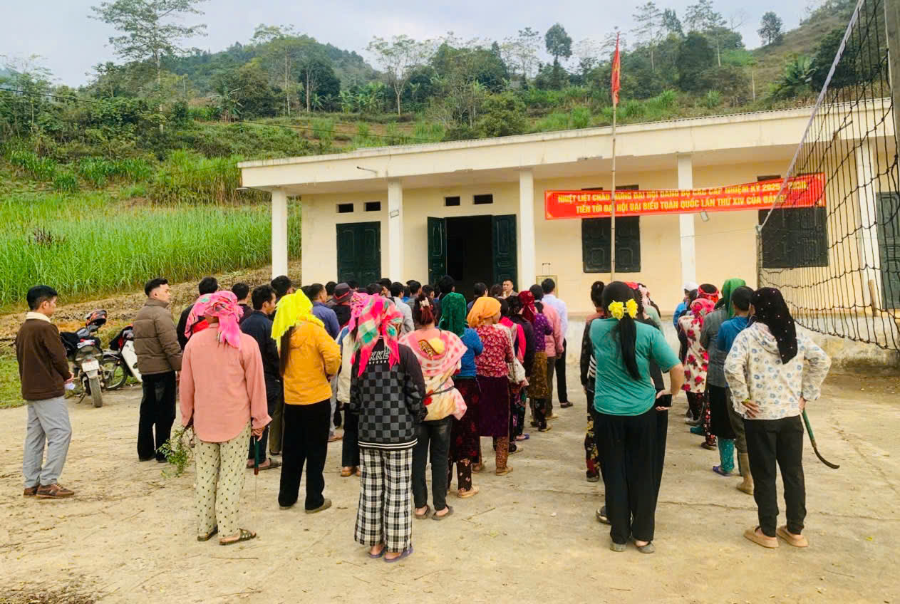 MTTQ và các tổ chức chính trị – xã hội xã Thuận Hòa ra quân tổng vệ sinh môi trường nông thôn tại thôn Pồng Trằm