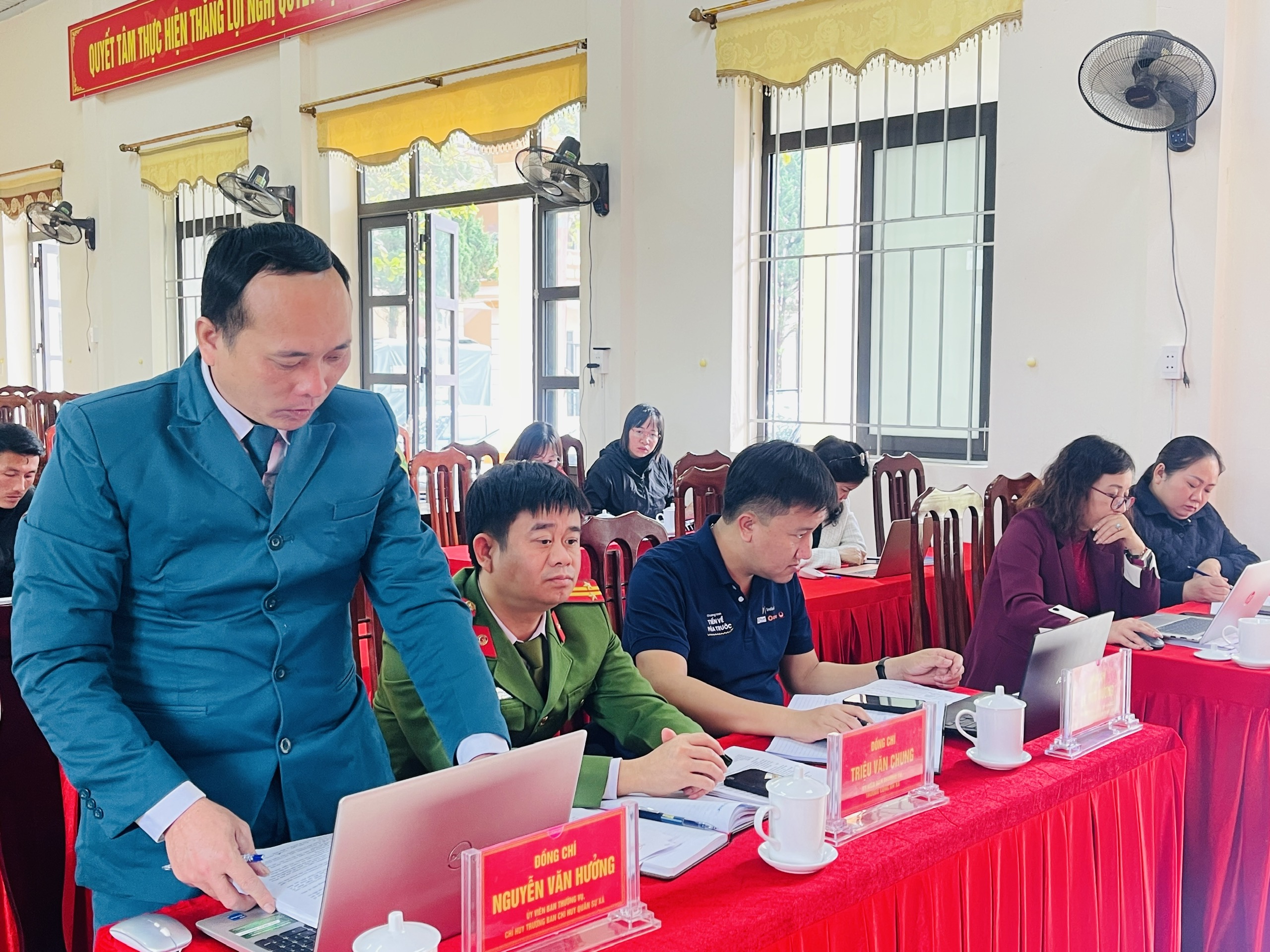 UBND xã Thuận Hòa họp phiên thường kỳ tháng 12