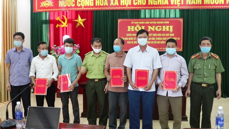 Quang Bình tổ chức Hội nghị tuyên truyền và ký cam kết thực hiện các quy định của Nhà nước về kinh doanh lâm sản