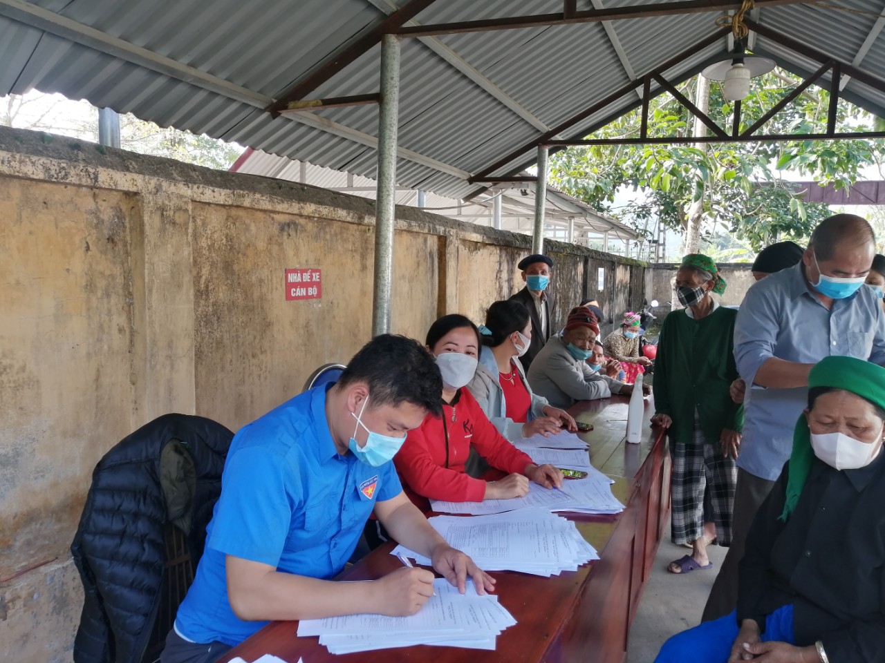 THỰC HIỆN KẾ HOẠCH TIÊM CHỦNG MŨI 3 CỦA XÃ TÙNG BÁ.