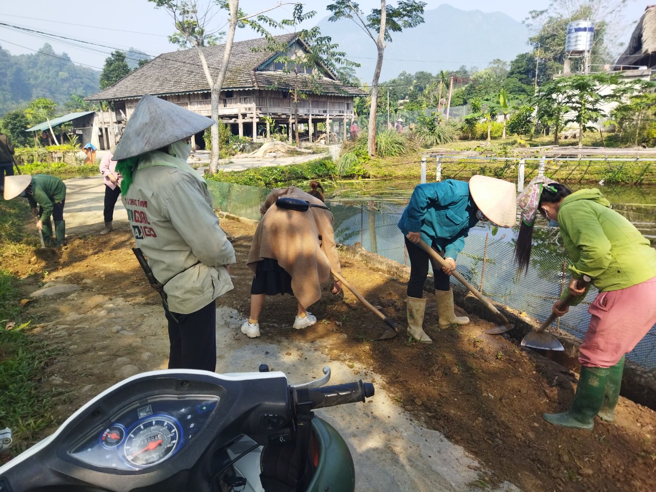 HỘI VIÊN THÔN NẶM RỊA CHỈNH TRANG CẢNH QUAN, VỆ SINH MÔI TRƯỜNG