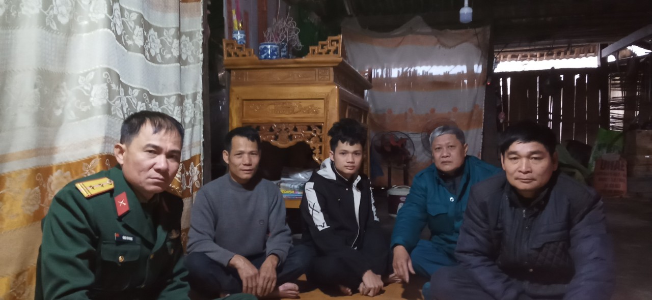 Xã Tùng Bá tổ chức thâm nhập “2 gặp, 4 biết” trong tuyển quân