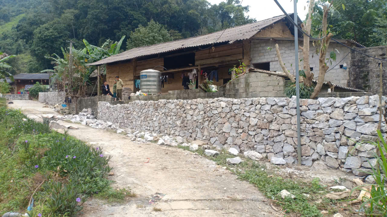 Tuần thứ 3 thực hiện công trình hàng rào đá Chào mừng Đại hội Đảng các cấp