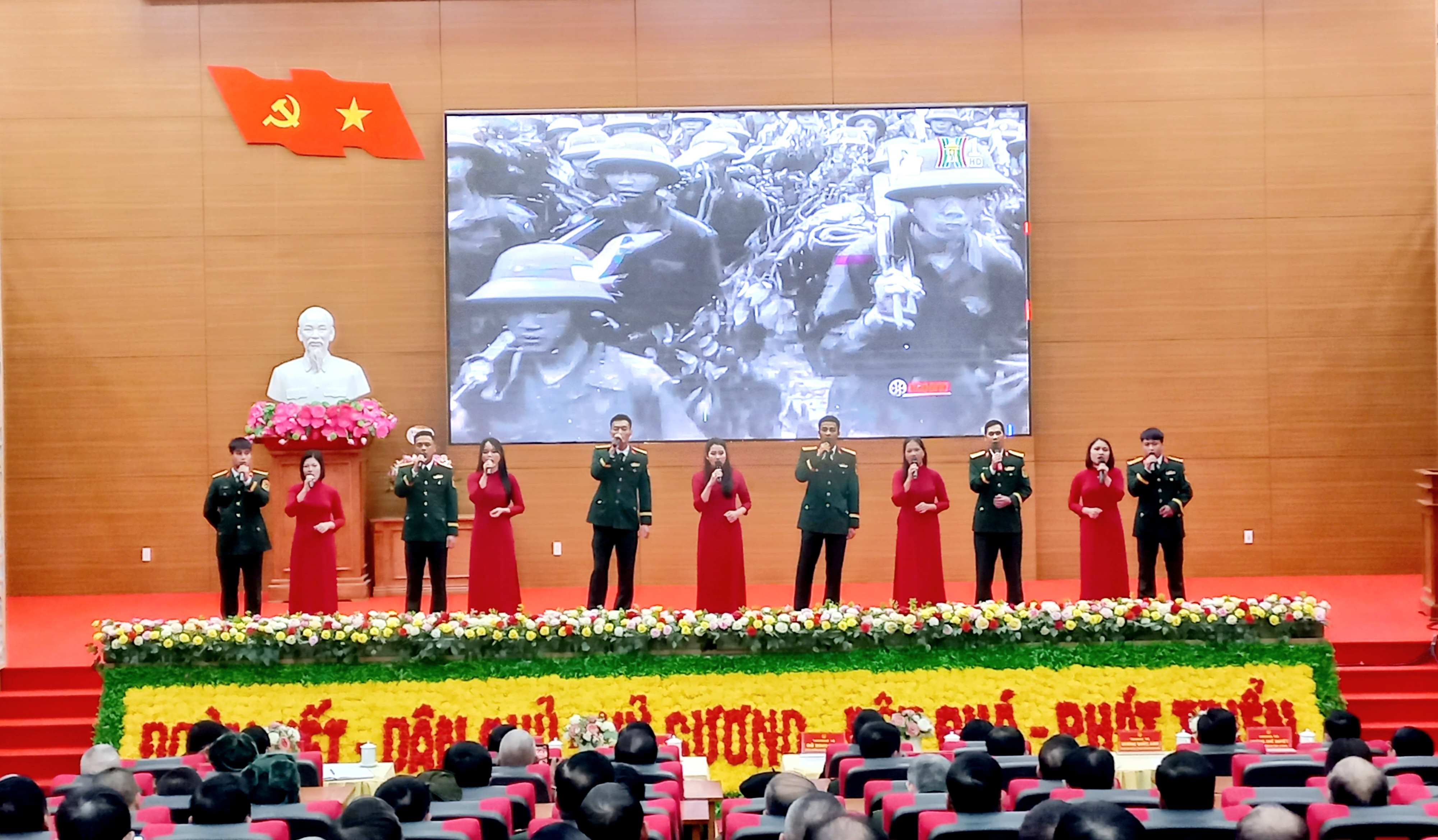 Gặp mặt cán bộ quân đội đã nghỉ hưu, nghỉ công tác trên địa bàn năm 2025.