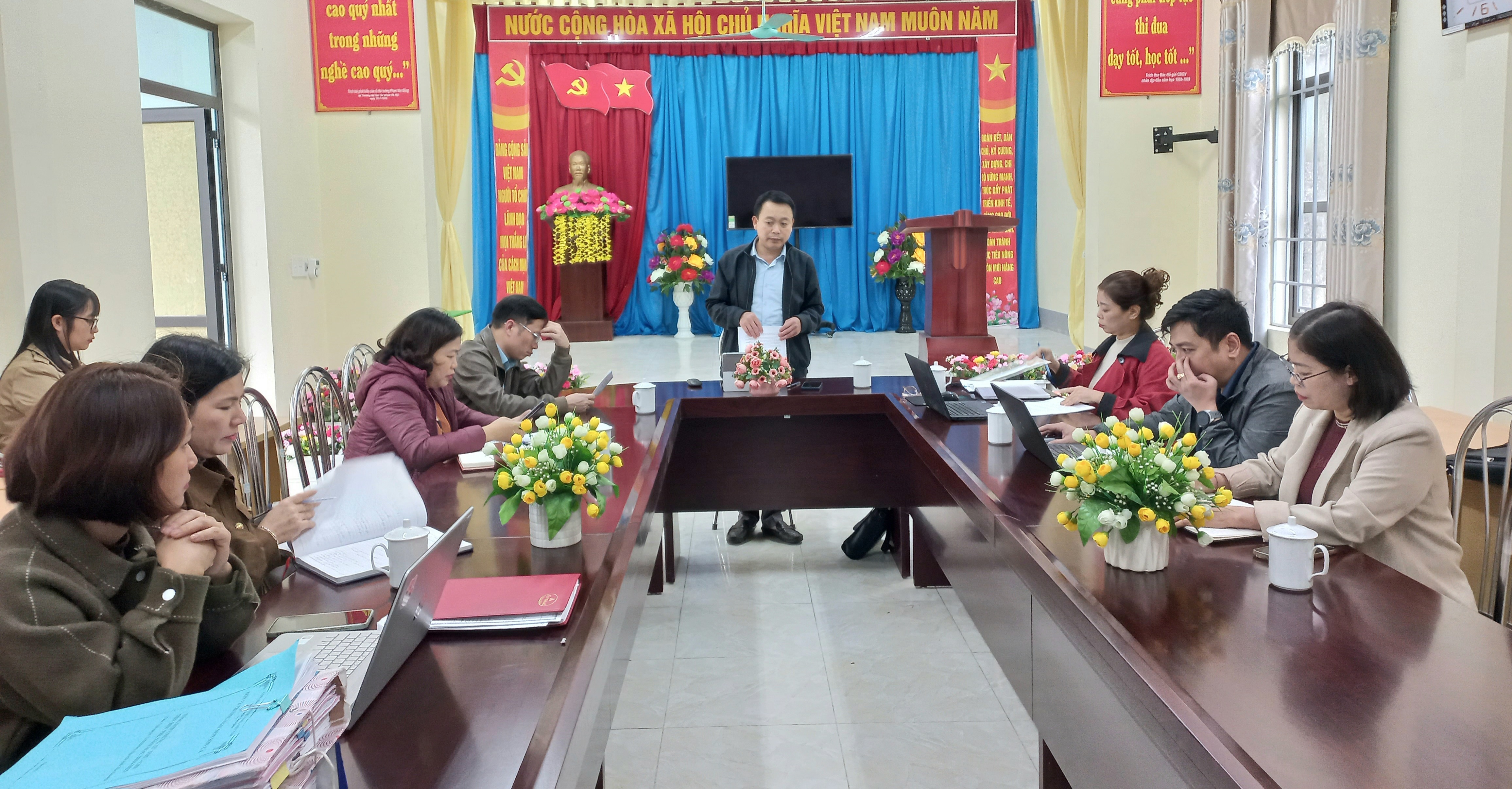 HĐND xã giám sát tại trường Mầm non Sơn ca và Trường Tiểu học 1-5.