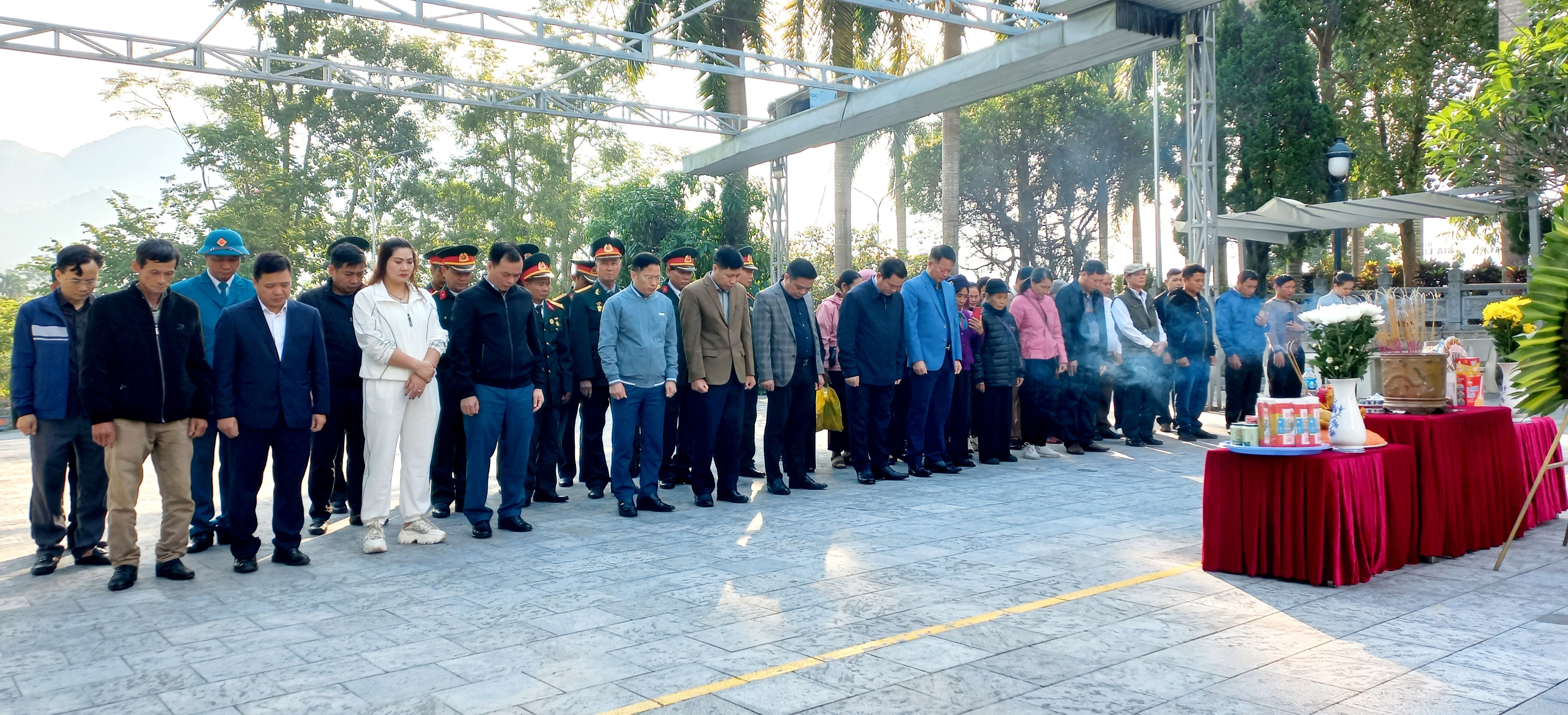 Lễ đón nhận và an táng hài cốt liệt sĩ Nguyễn Hữu Việt