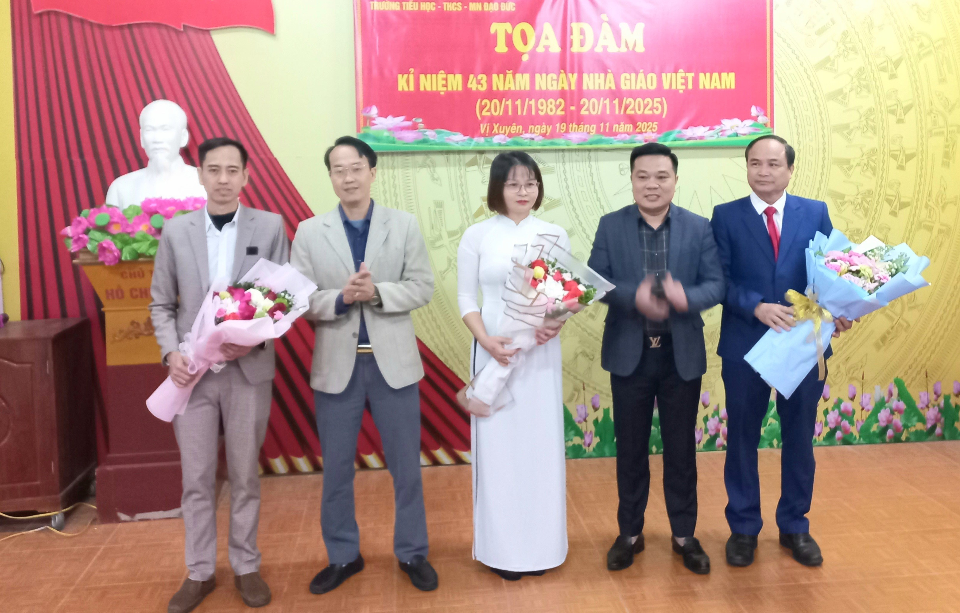 Chủ tịch UBND xã Nguyễn Tiến Hùng dự Kỷ niệm 43 năm ngày nhà giáo Việt Nam.