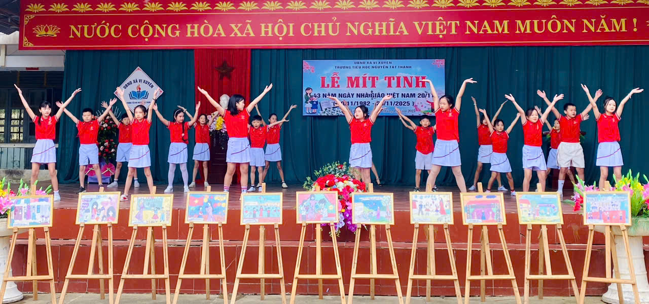 Lễ mít tinh kỷ niệm 43 năm ngày Nhà giáo 20/11