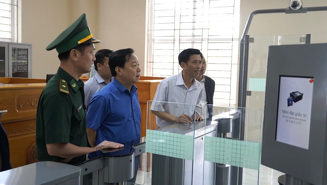 Kh&ocirc;i phục th&ocirc;ng quan hoạt động xuất nhập cảnh cửa khẩu X&iacute;n Mần &ndash; Đ&ocirc; Long