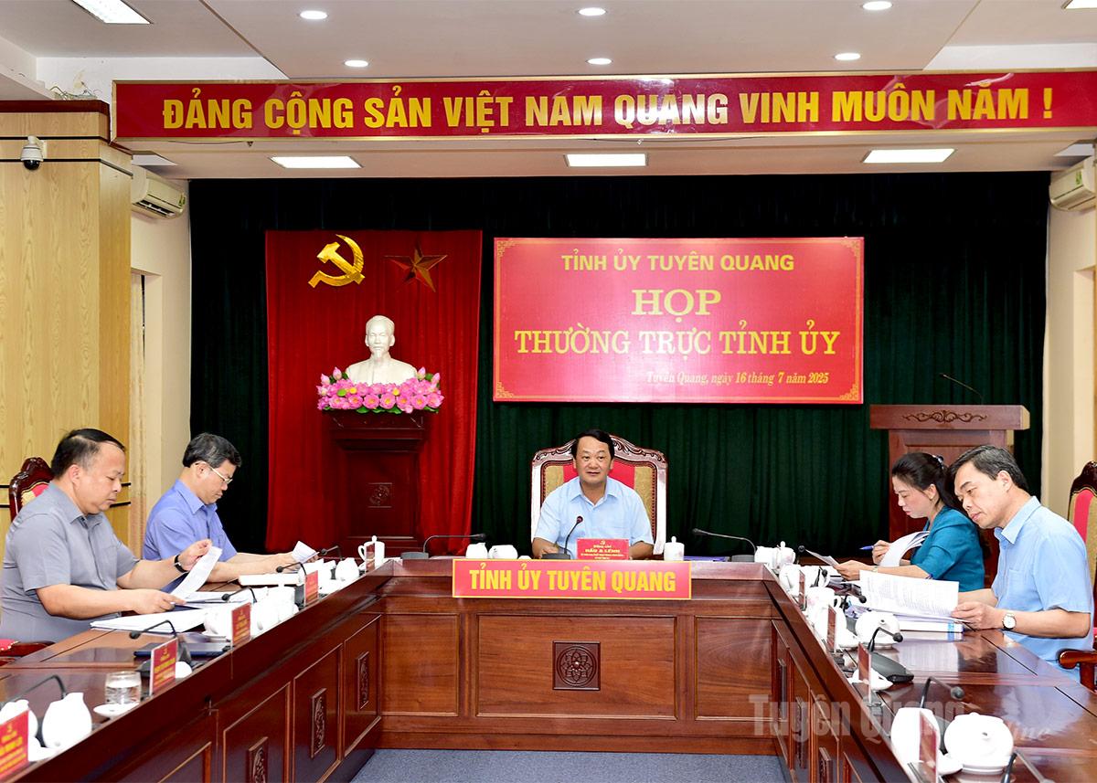 Họp Thường trực Tỉnh ủy xem xét một số nội dung quan trọng của tỉnh