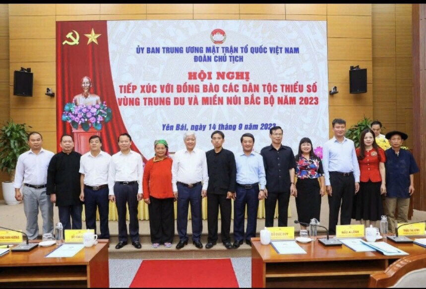 Bí thư chi bộ Người có uy tín của Bản Mông